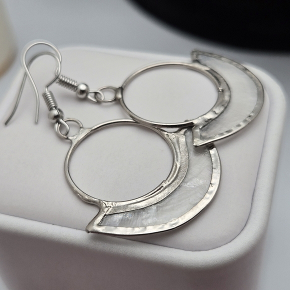 ✨3/$20✨ Handmade Silver Crescent Moon & Circle Dangle Earrings Ten Thousand Vill - Picture 4 of 6